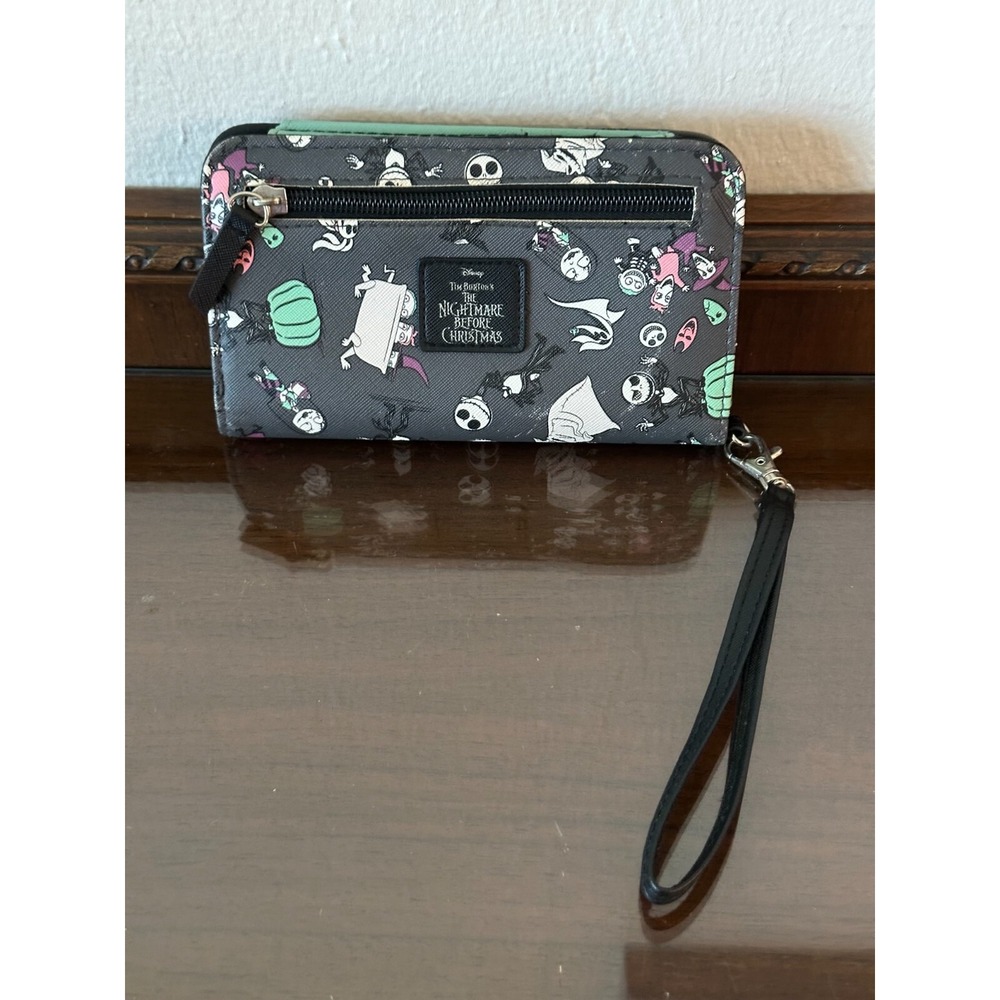 Hot Topic Disney The Nightmare Before Christmas Clutch‎ Characters Tech Wallet